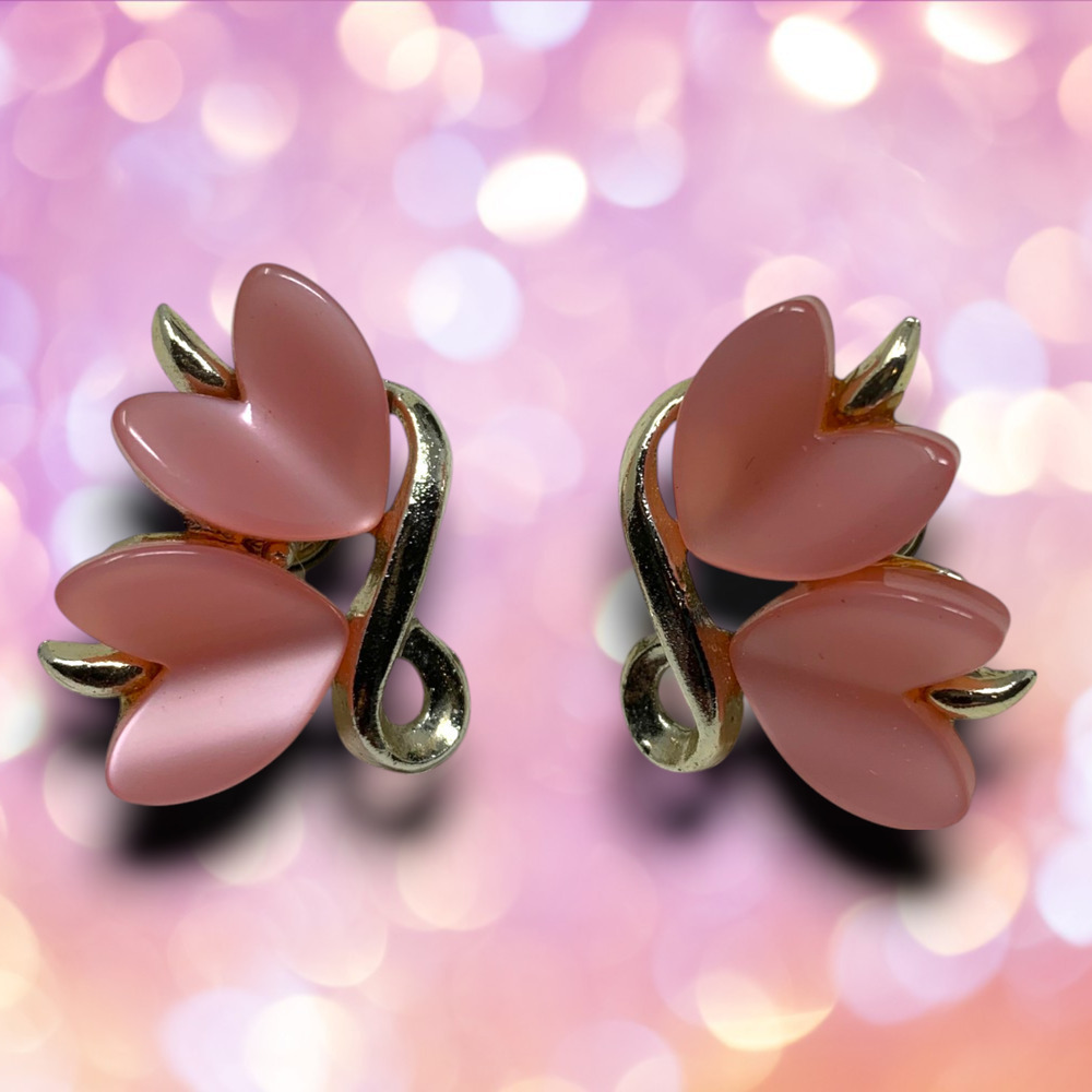 Vintage 1970s Pink Acrylic Hearts Screw Back Earrings New Wave Avant Garde